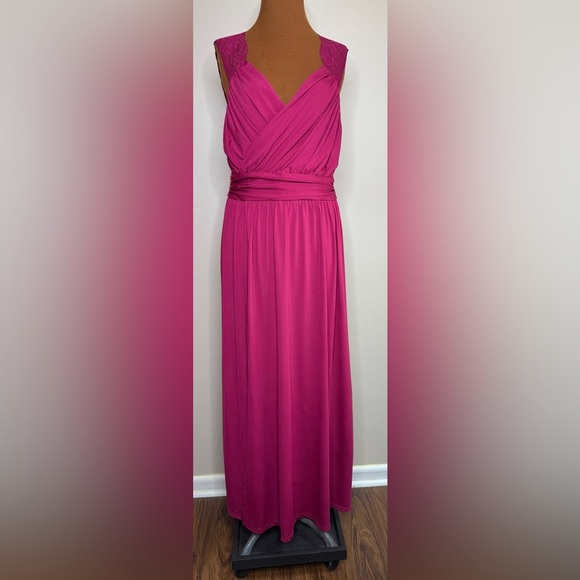 Dokotoo Burgundy Lace Trim Maxi Formal Gown Size Large - Picture 1 of 11